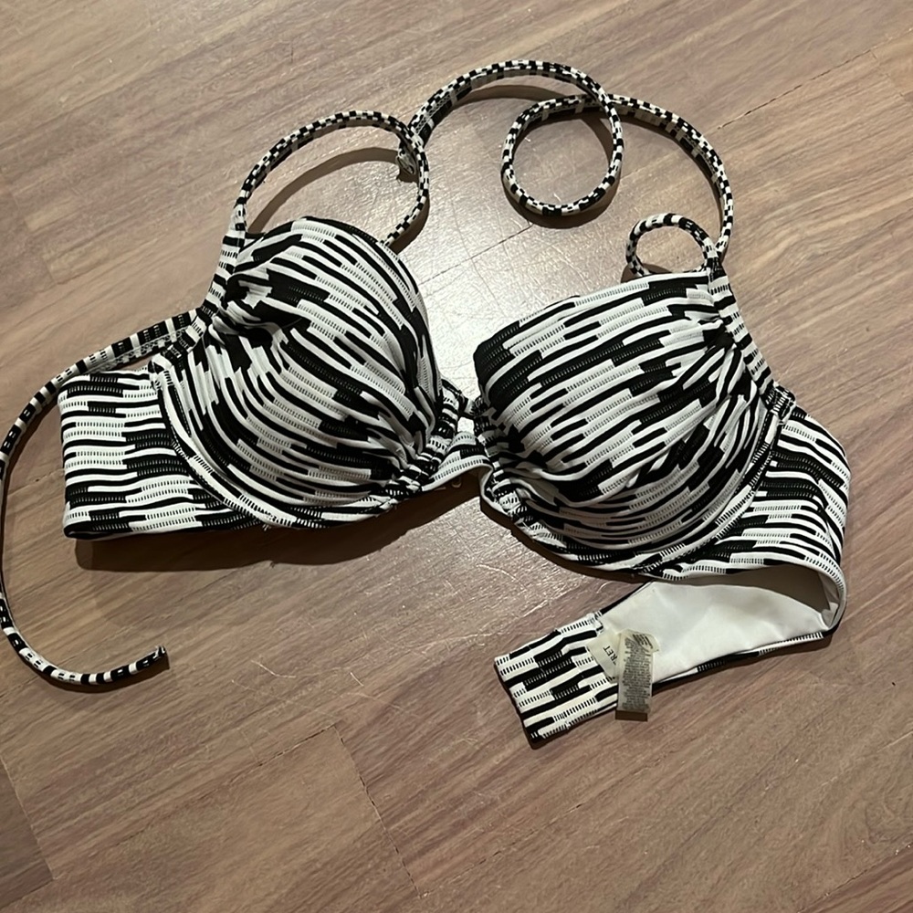 Victoria’s Secret bikini top- 34B, VGUC